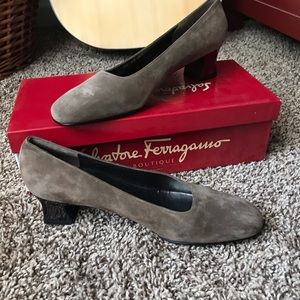 Women’s vintage Ferragamo suede heels size 7
